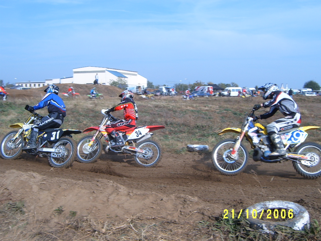 S3700230.JPG