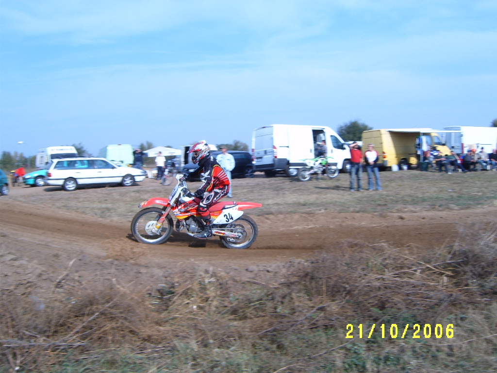 S3700234.JPG