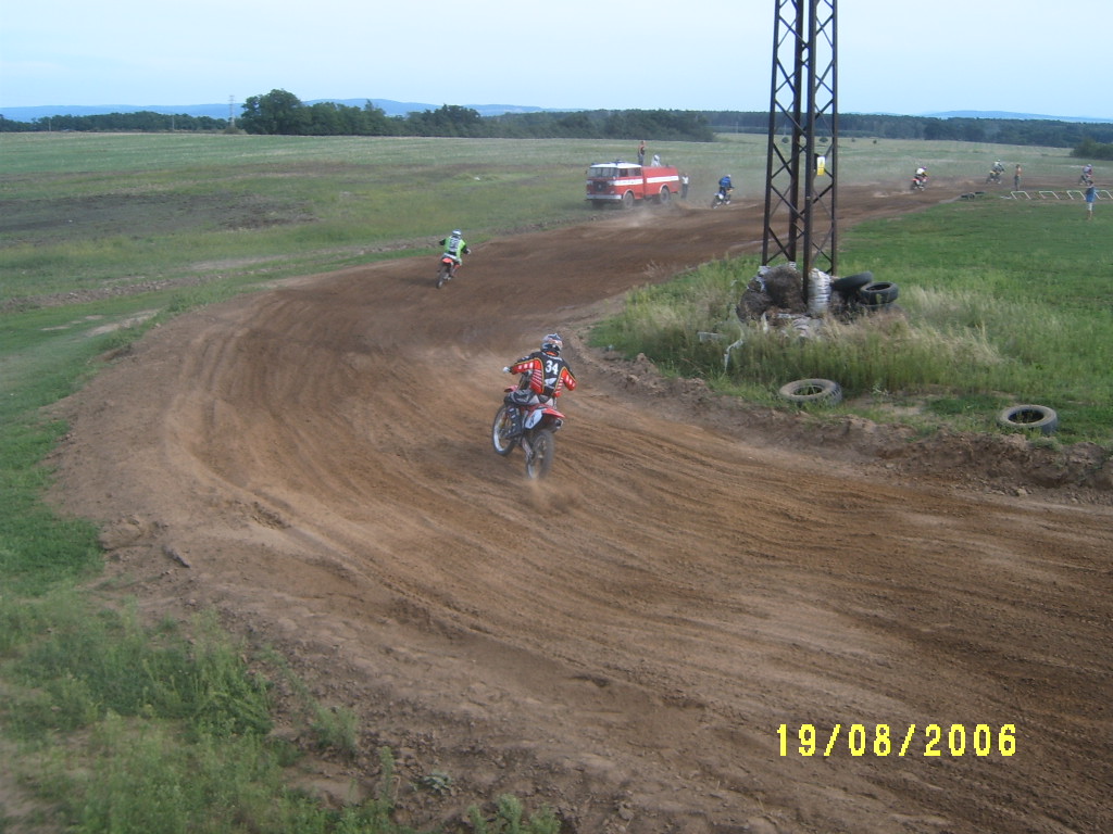 S3700113.JPG