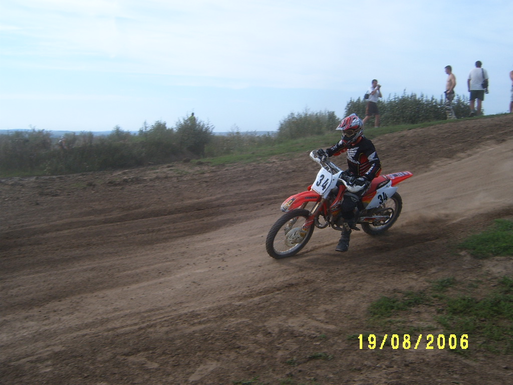 S3700116.JPG